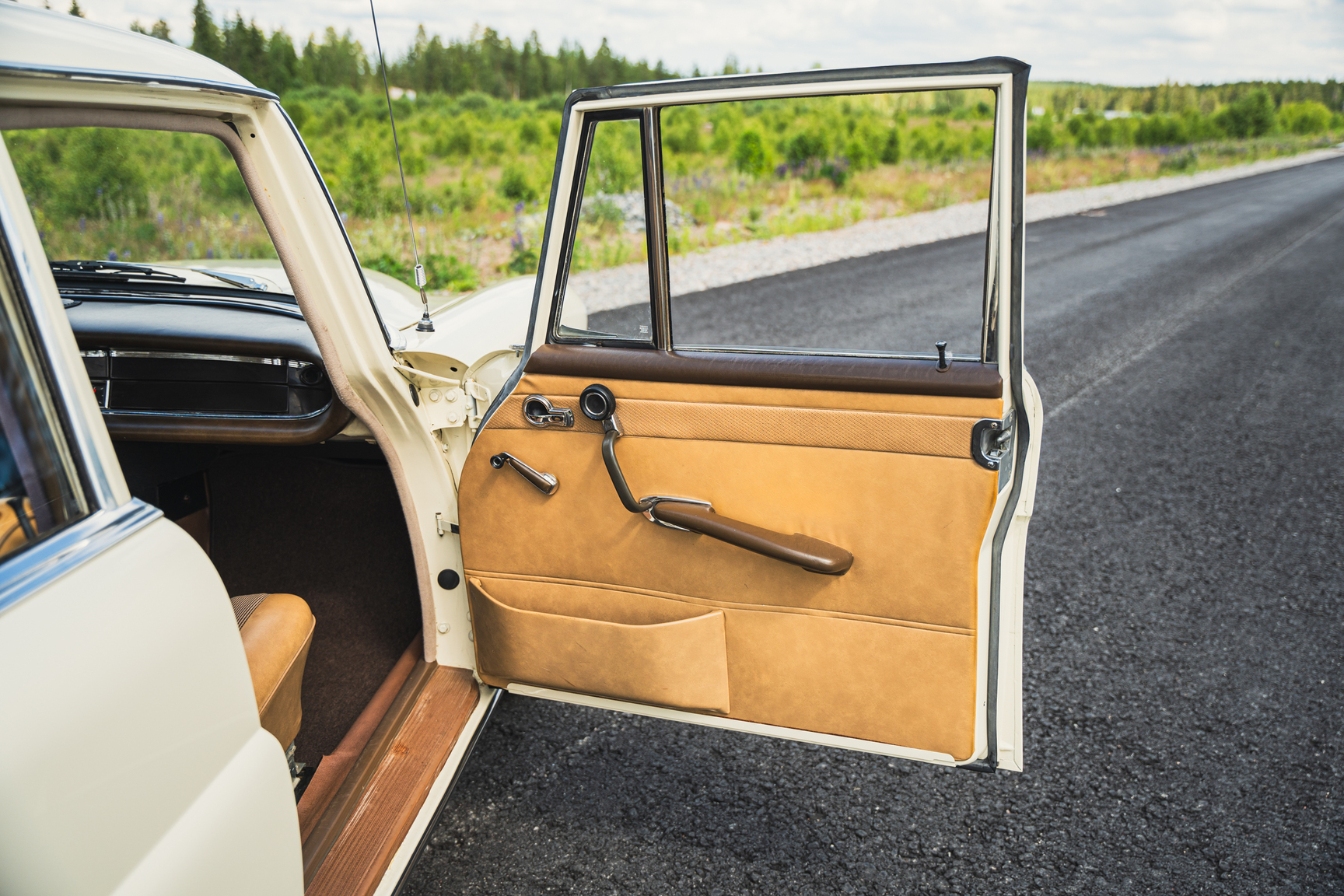 Innenraumfoto von 1966 Mercedes-Benz 200 D "Heckflosse"