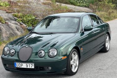 Exterior image of 2003 Jaguar S-Type R