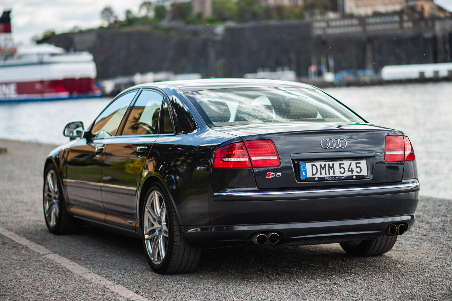 Exterior image of 2009 Audi S8 5.2 V10 FSI Quattro