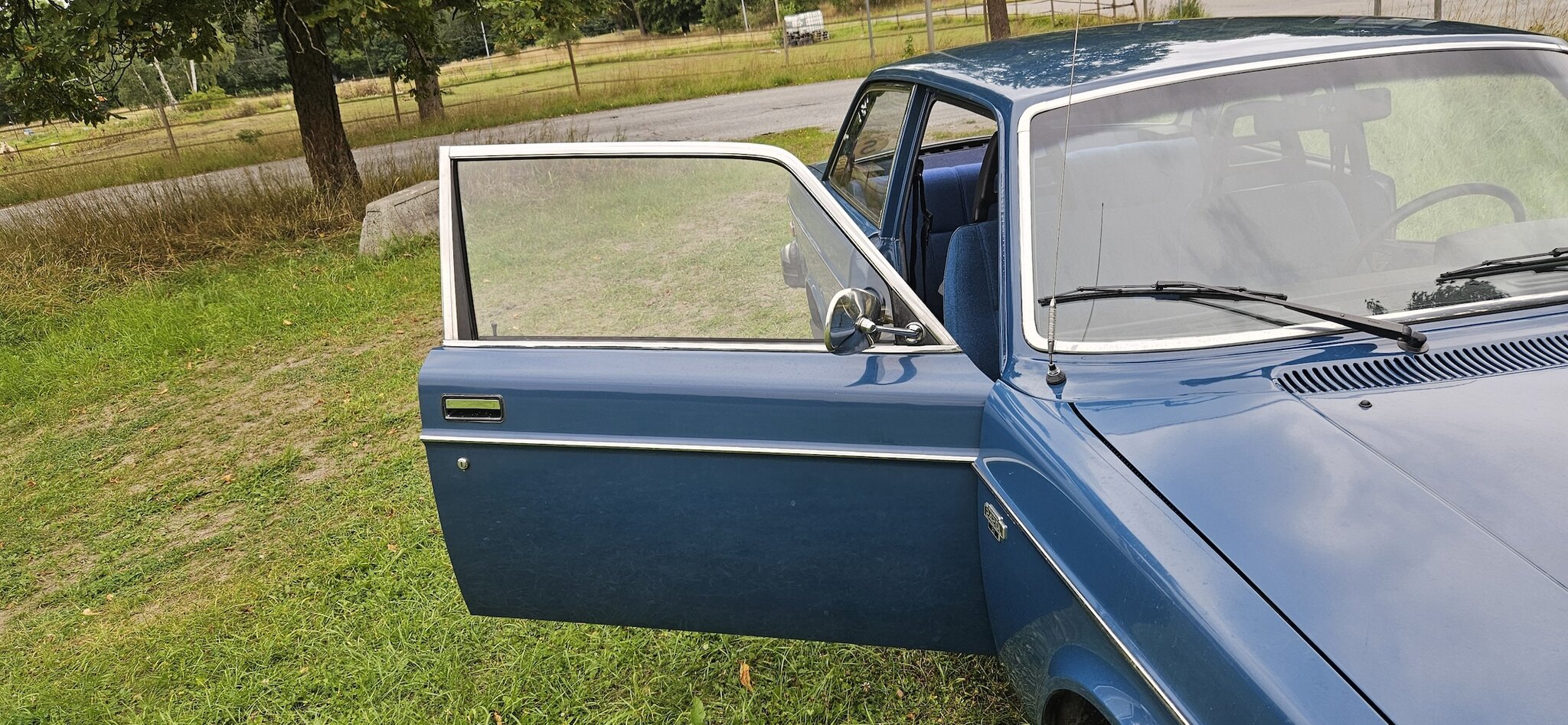 Exterior image of 1977 Volvo 242