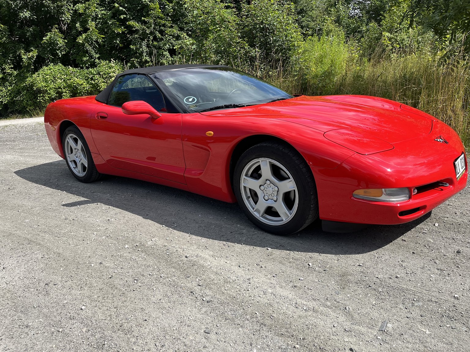 Exterior image of 2000 Chevrolet Corvette Cabriolet