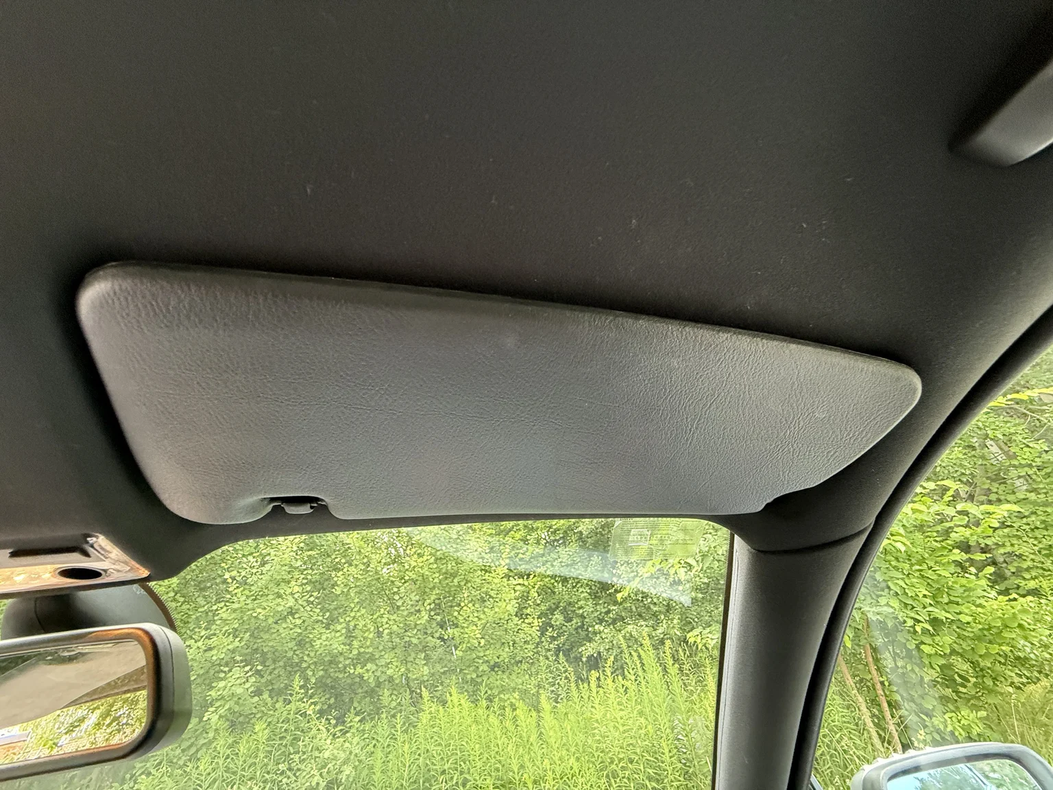 Interior image of 2005 BMW 320Ci (23)