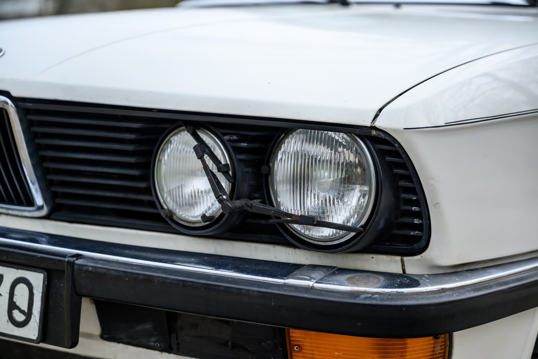 Exterior image of 1986 BMW 520i