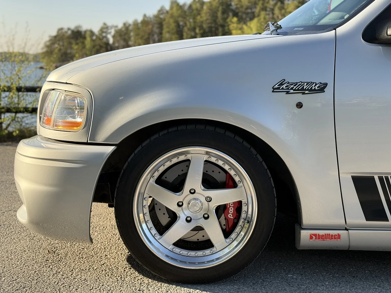 Aussenfoto 2002 Ford F 150 Lightning / Kenne Bell (14)