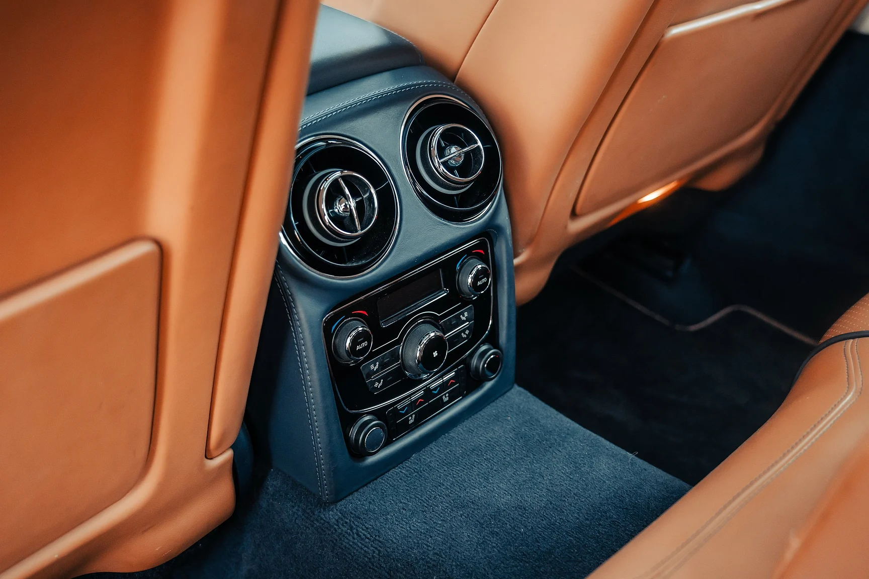 Innenraumfoto von 2012 Jaguar XJ (27)