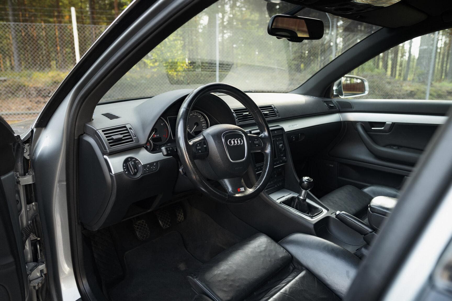 Innenraumfoto von 2005 Audi S4 Avant (1)