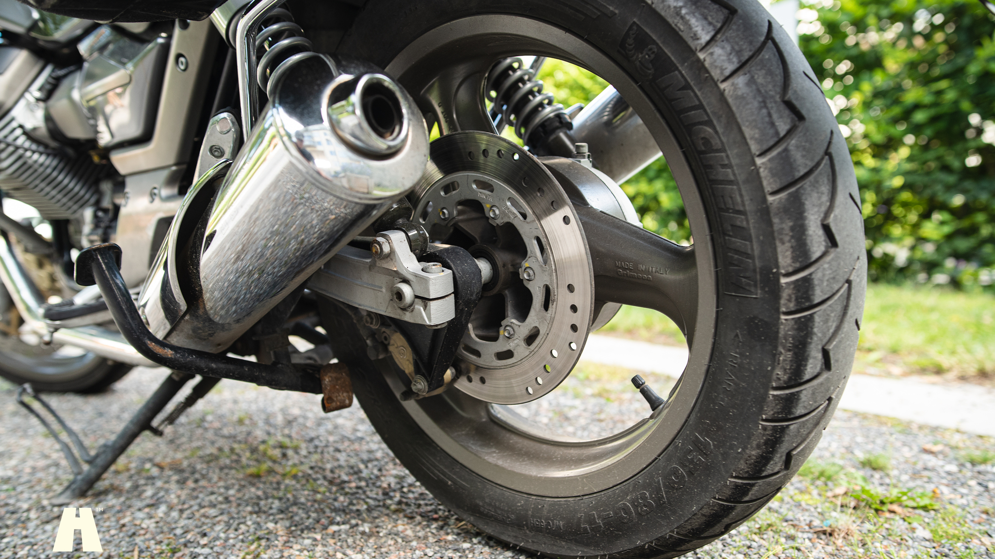 Exteriörbild på 2005 Moto Guzzi Breva 750i