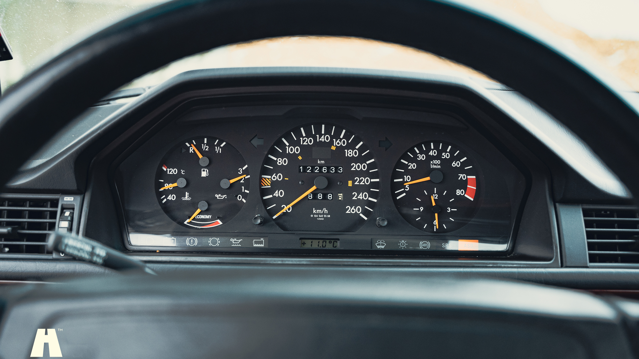 Interiörbild 1990 Mercedes 300 CE-24