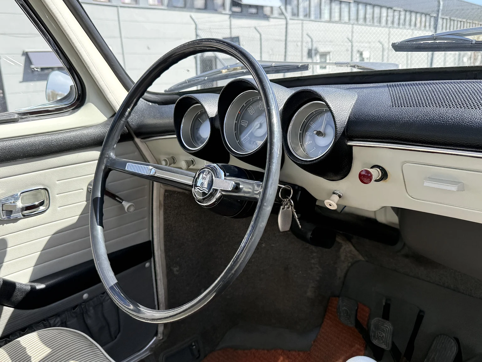 Innenraumfoto von 1965 Volkswagen 1500 Limousine 311 Notchback (67)