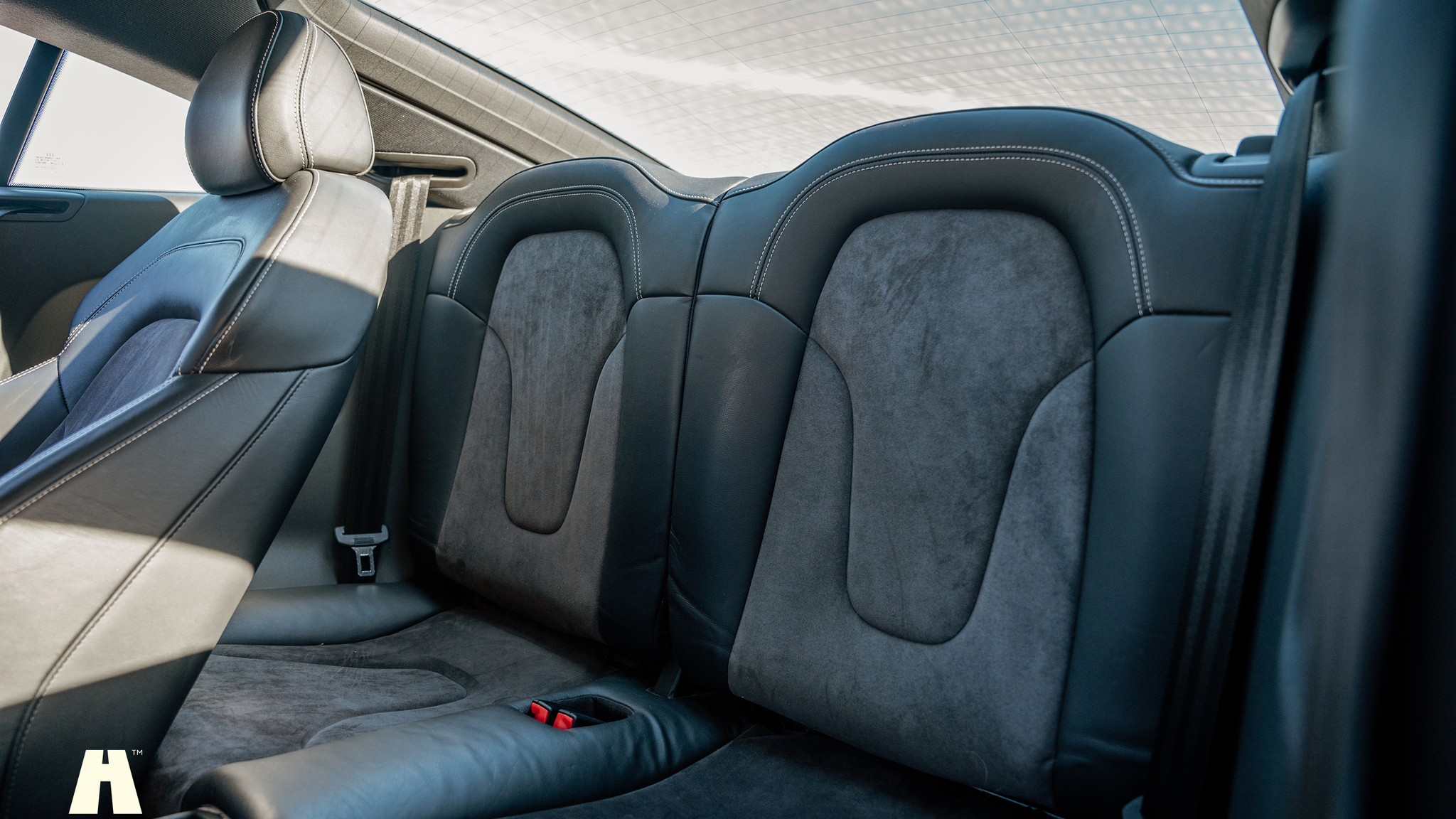 Interior image of 2009 Audi TTS (10)