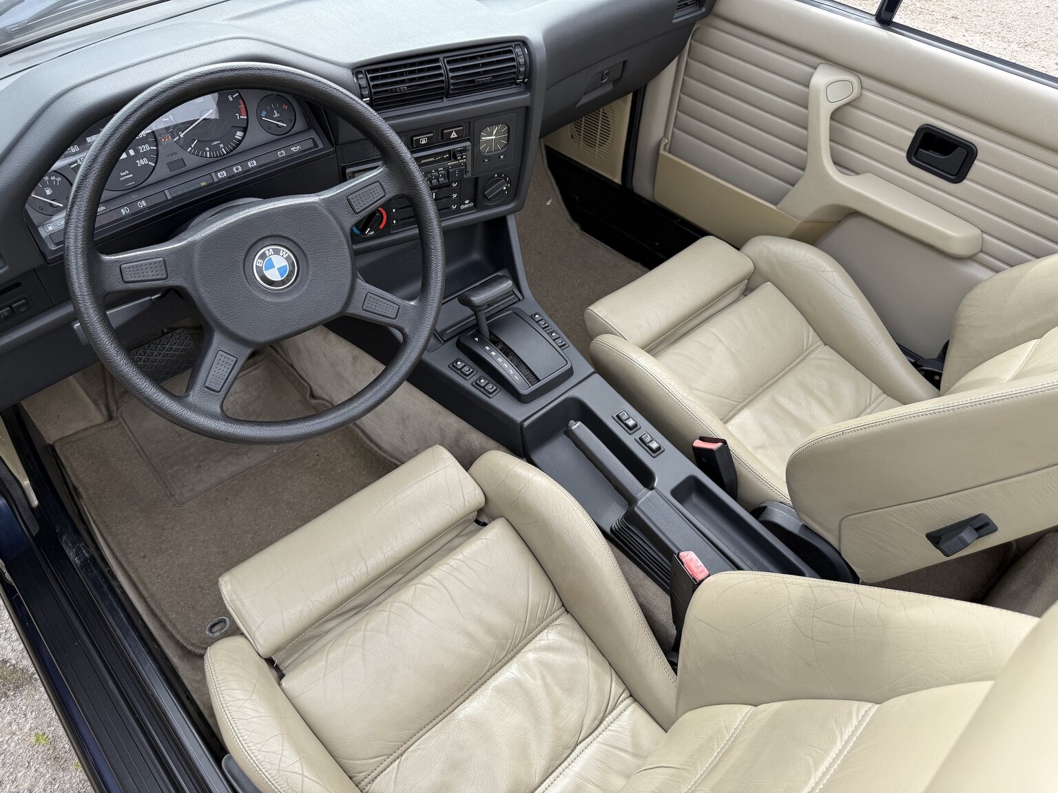 Interior image of 1987 BMW 325i Convertible