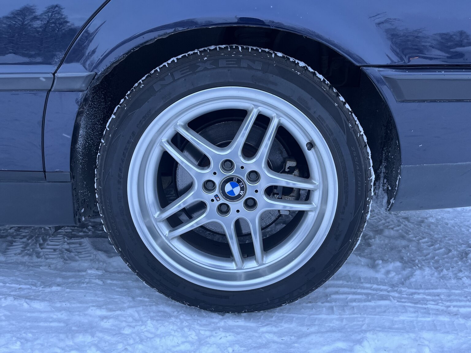 Exteriörbild på 1996 BMW 750IA