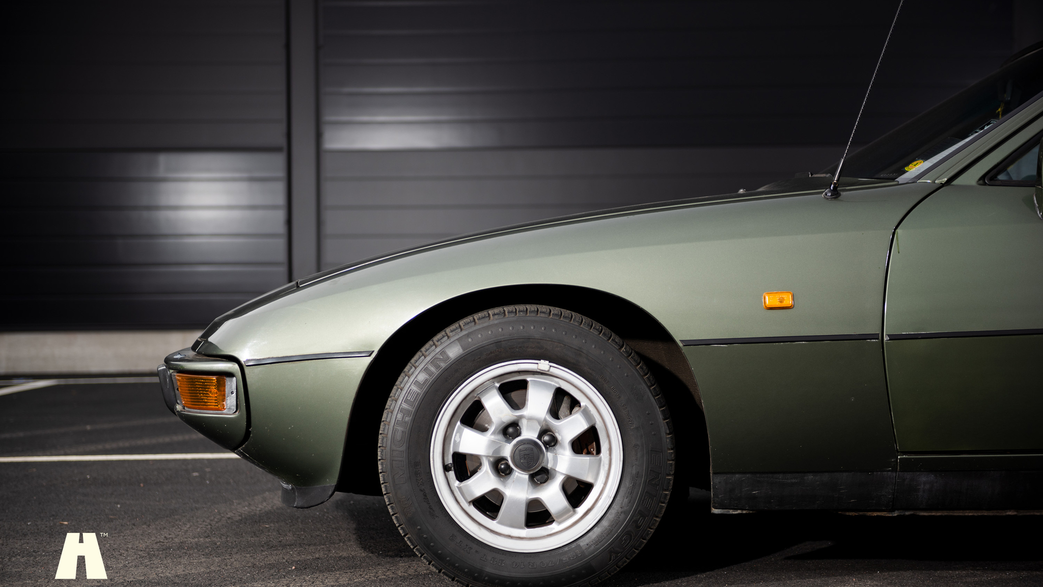 Exterior image of 1981 Porsche 924 (29)