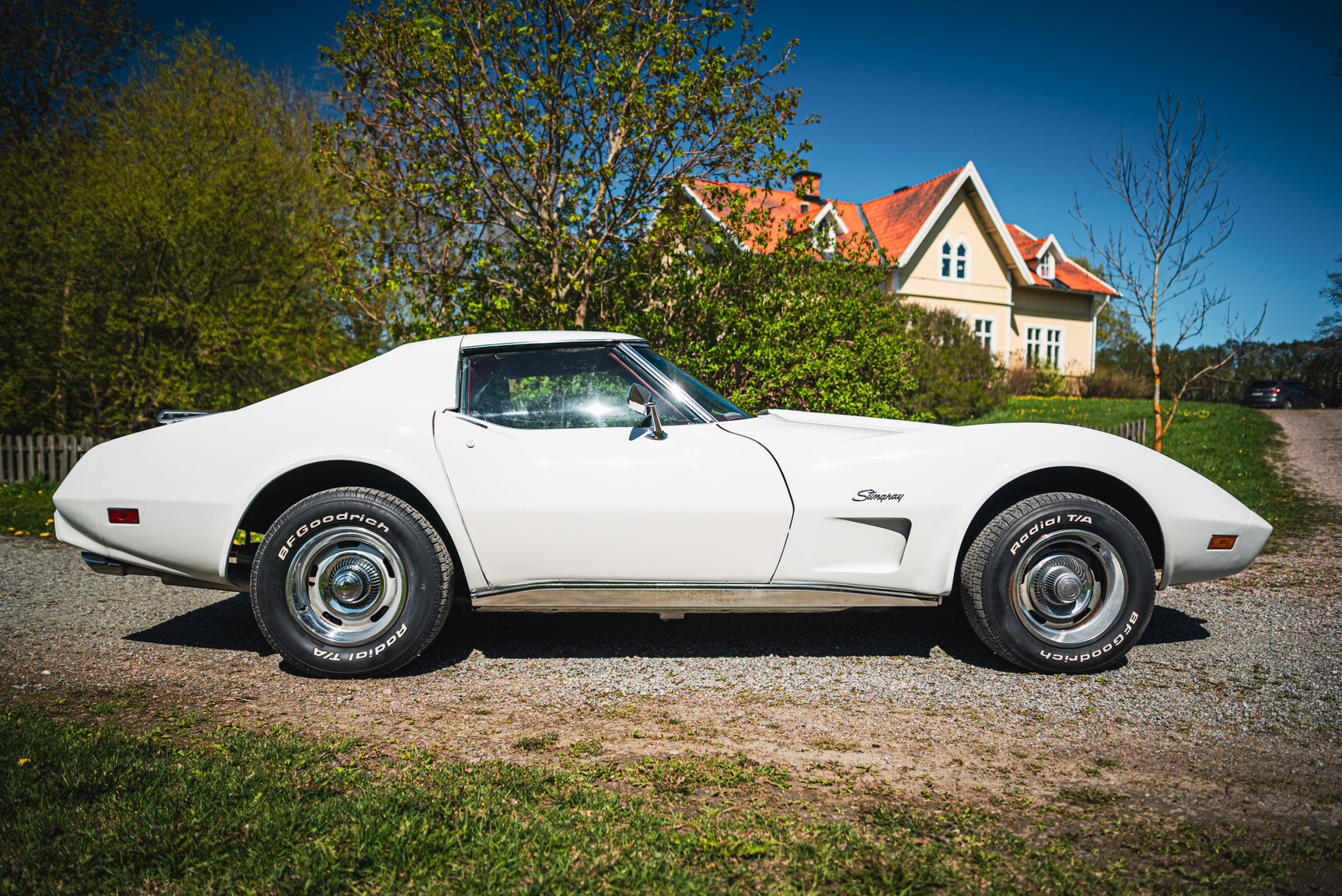 Exterior image of 1975 Chevrolet Corvette Stingray (2)