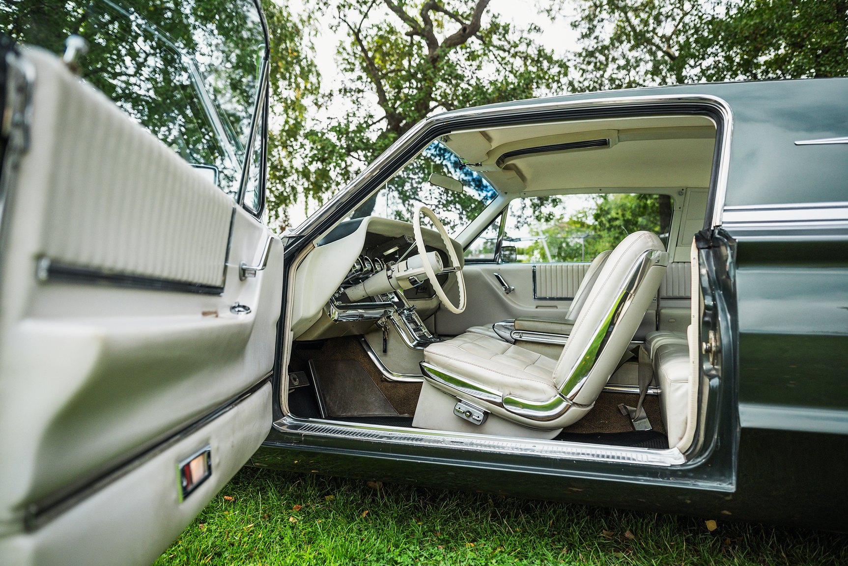 Innenraumfoto von 1966 Ford Thunderbird Town Hardtop