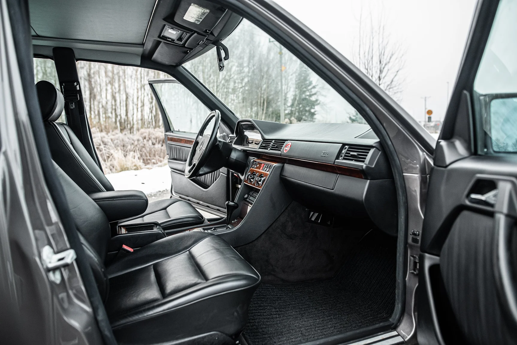 Interior image of 1993 Mercedes-Benz E 320 "AMG" (4)