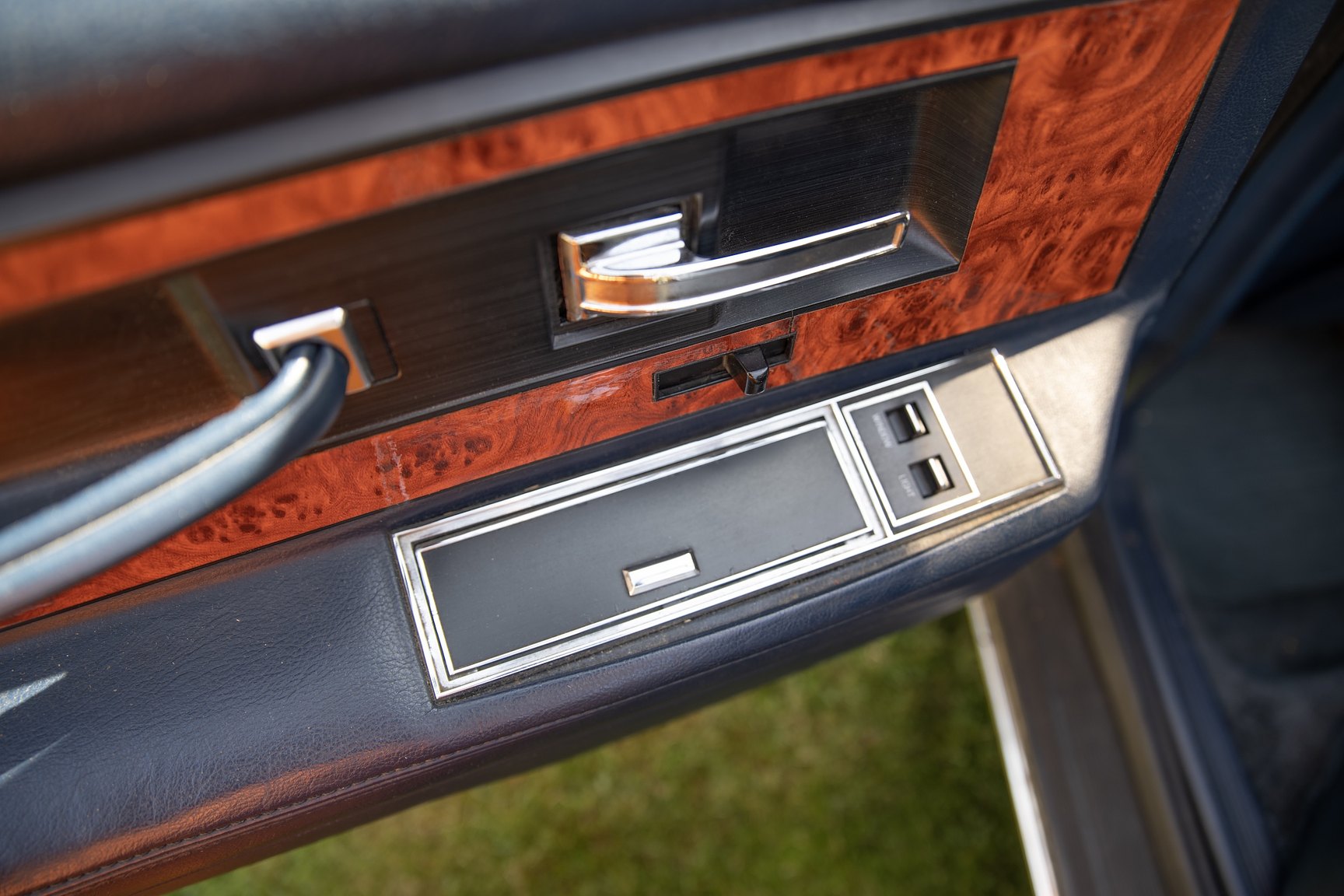 Interior image of 1985 Lincoln Continental 5.0 V8 EFI