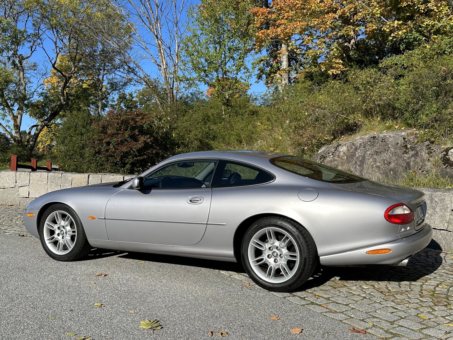 Exteriörbild på 2000 Jaguar XK 8