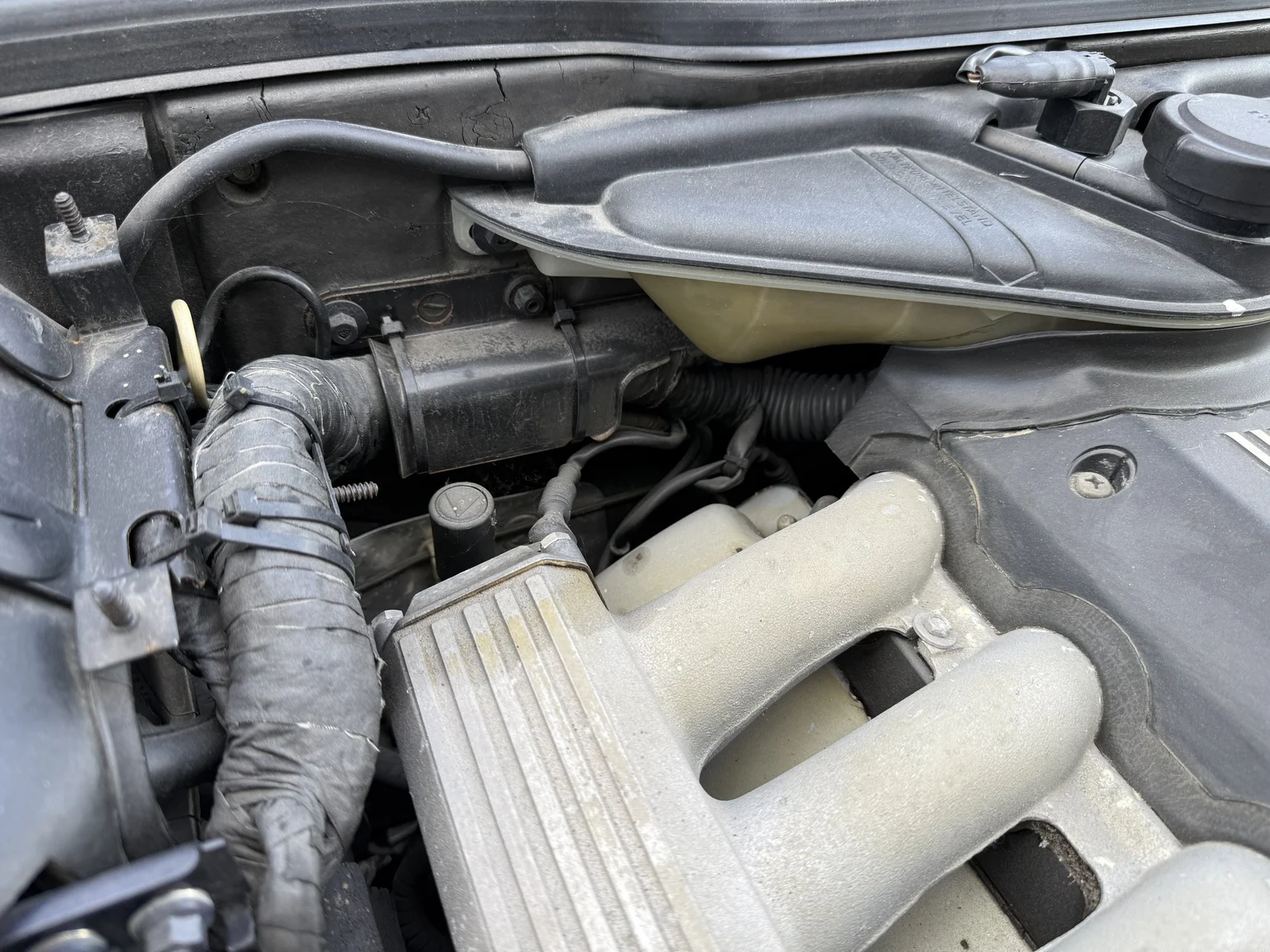 Image of 1990 BMW 750i (12) mechanics