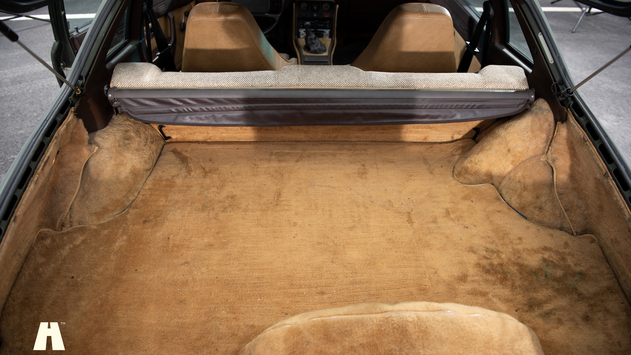 Interior image of 1981 Porsche 924 (39)