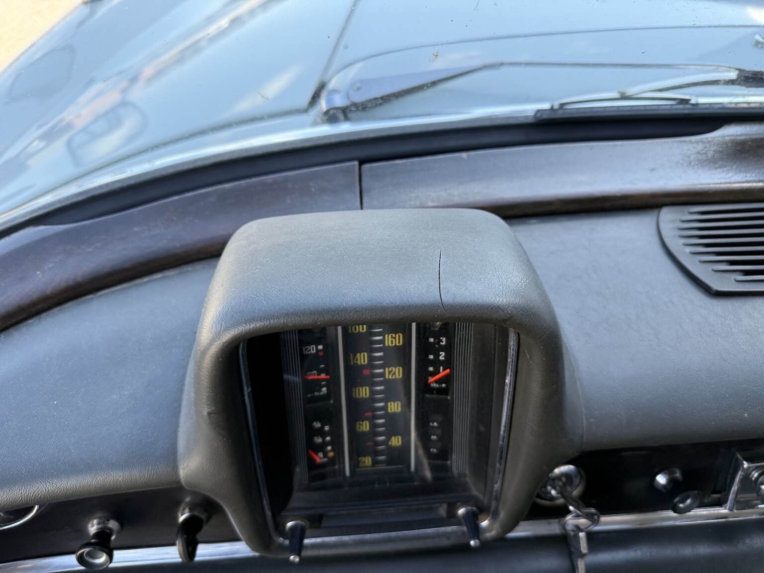 Interior image of 1967 Mercedes-Benz 230 Safari