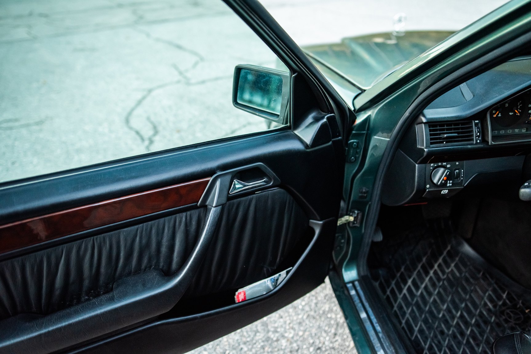 Interior image of 1996 MERCEDES-BENZ E 320 T
