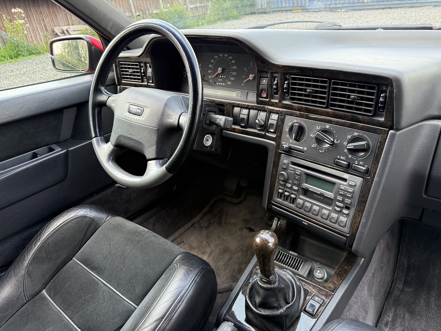Interior image of 1996 Volvo 850 R "T-Röd"