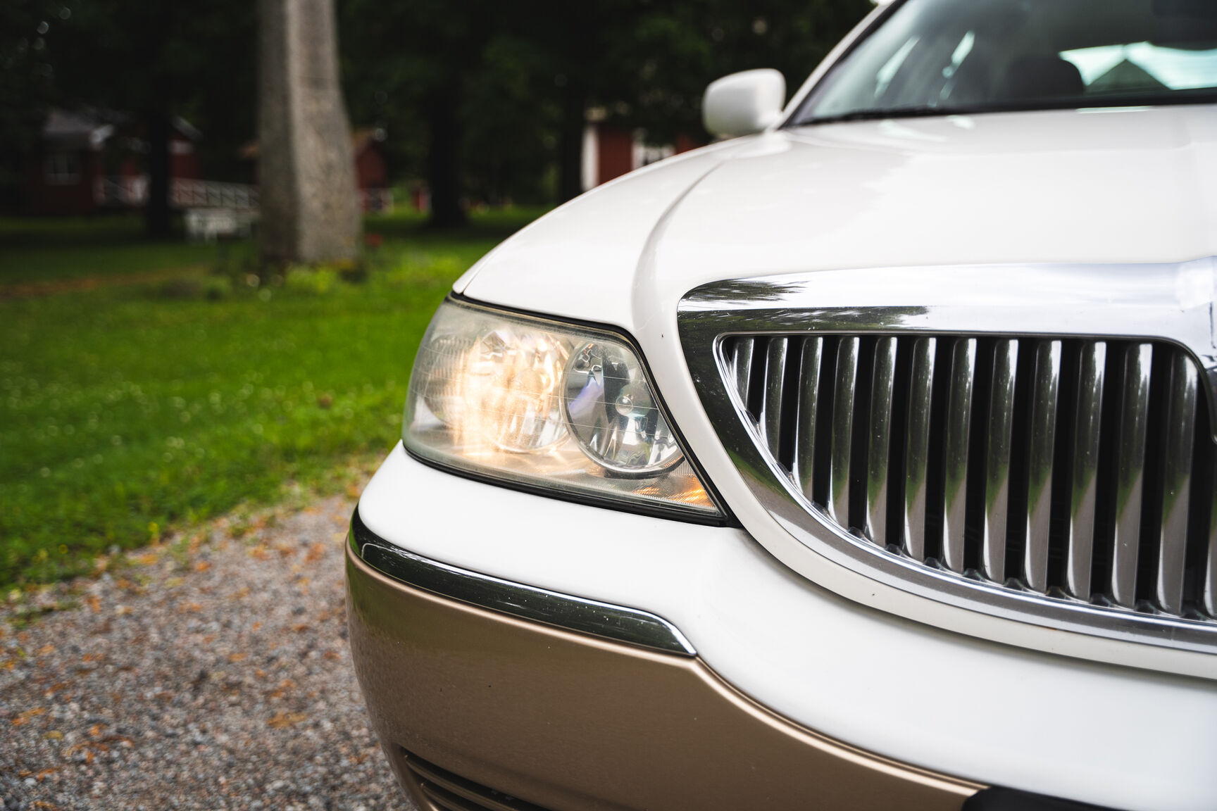 Exteriörbild på 2003 Lincoln Town Car