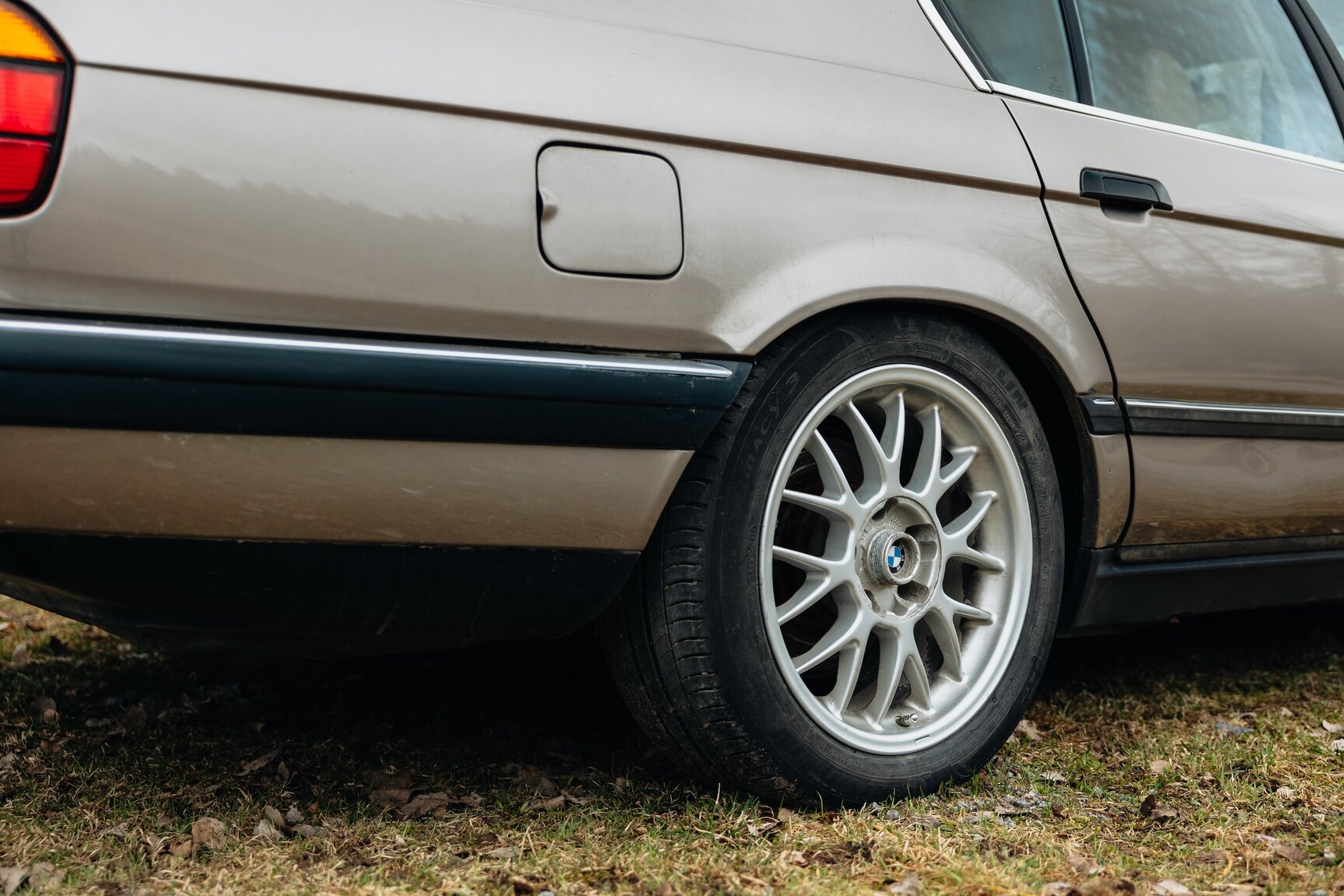 Exteriörbild på 1990 BMW 750iL (39)