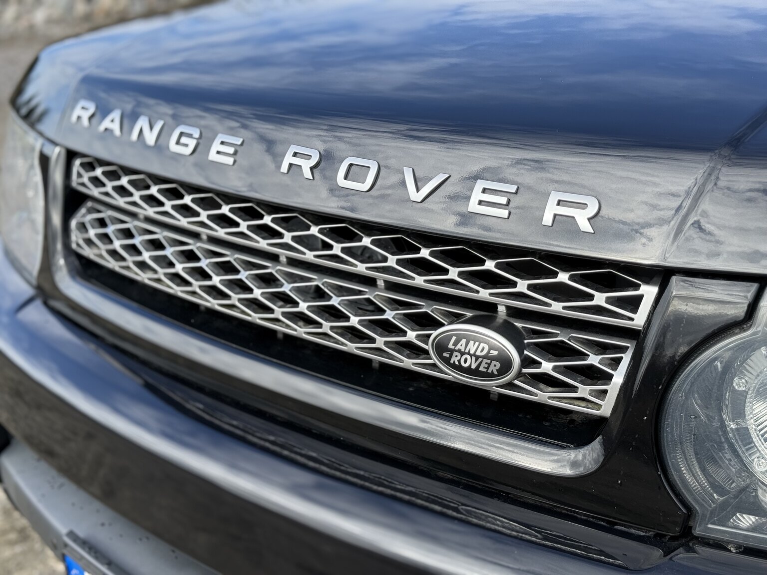 Exteriörbild på 2012 Land Rover Range Rover Sport V8