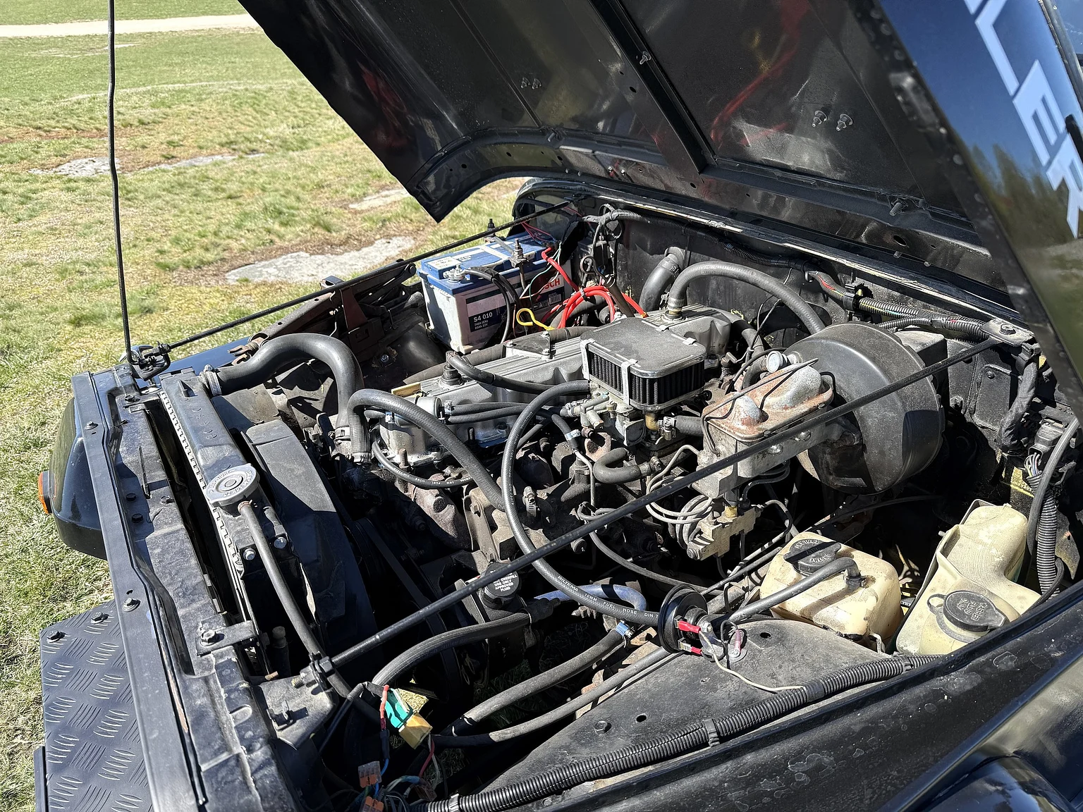 Image of 1990 Jeep Wrangler Islander (6) mechanics