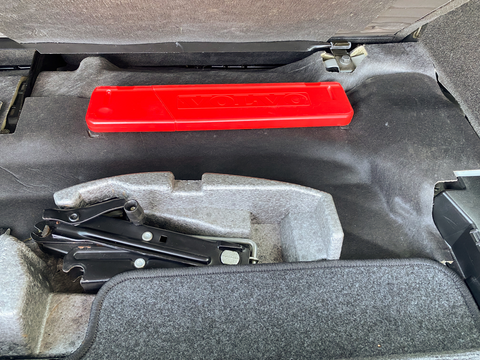 Innenraumfoto von 2005 Volvo V70 R AWD (52)