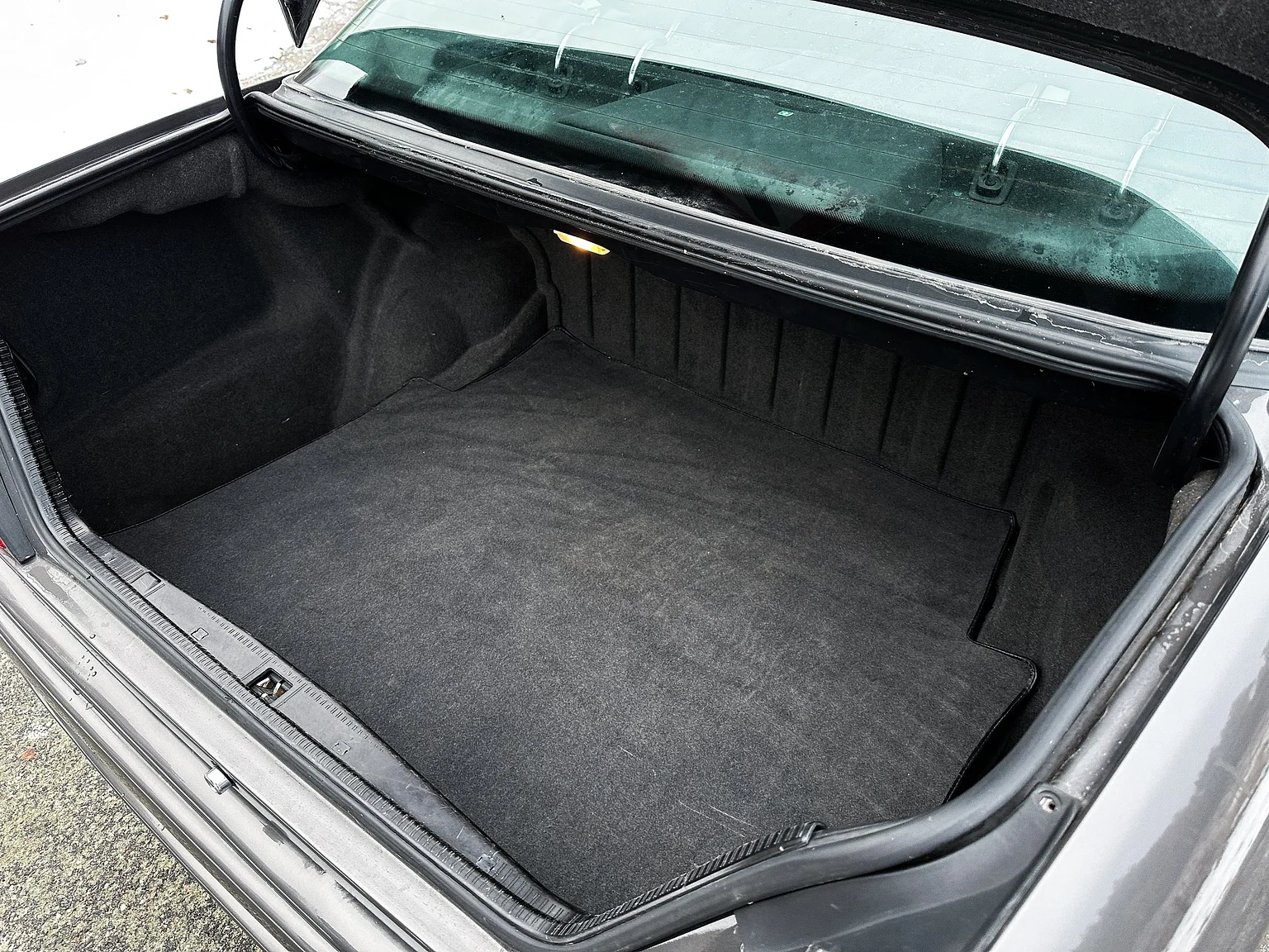 Interior image of 1993 Mercedes-Benz E 320 "AMG" (58)