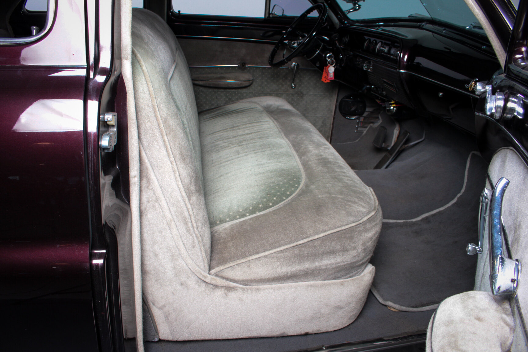 Interior image of 1951 Lincoln Cosmopolitan 