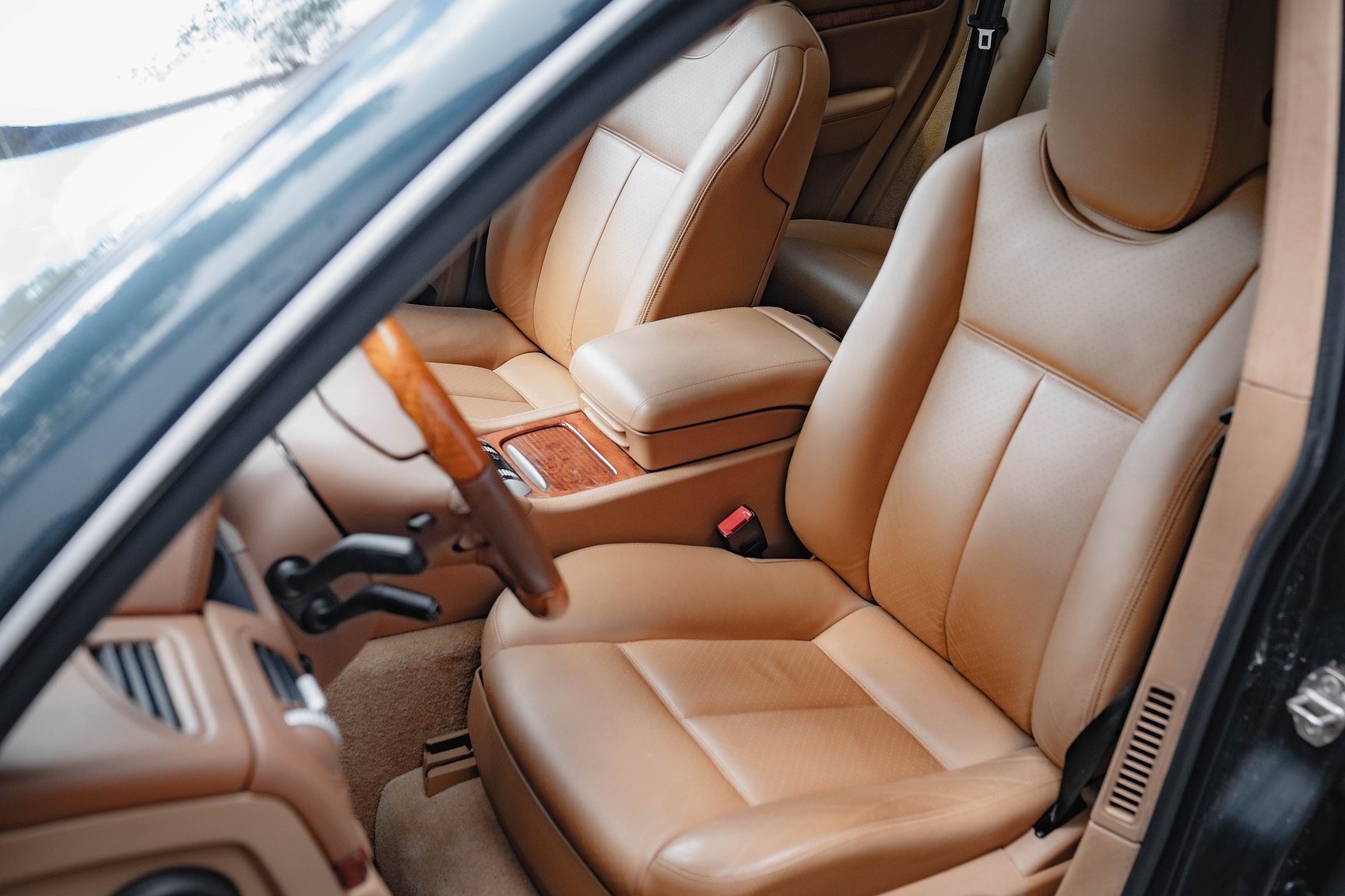 Interior image of 2005 Porsche Cayenne Turbo WLS