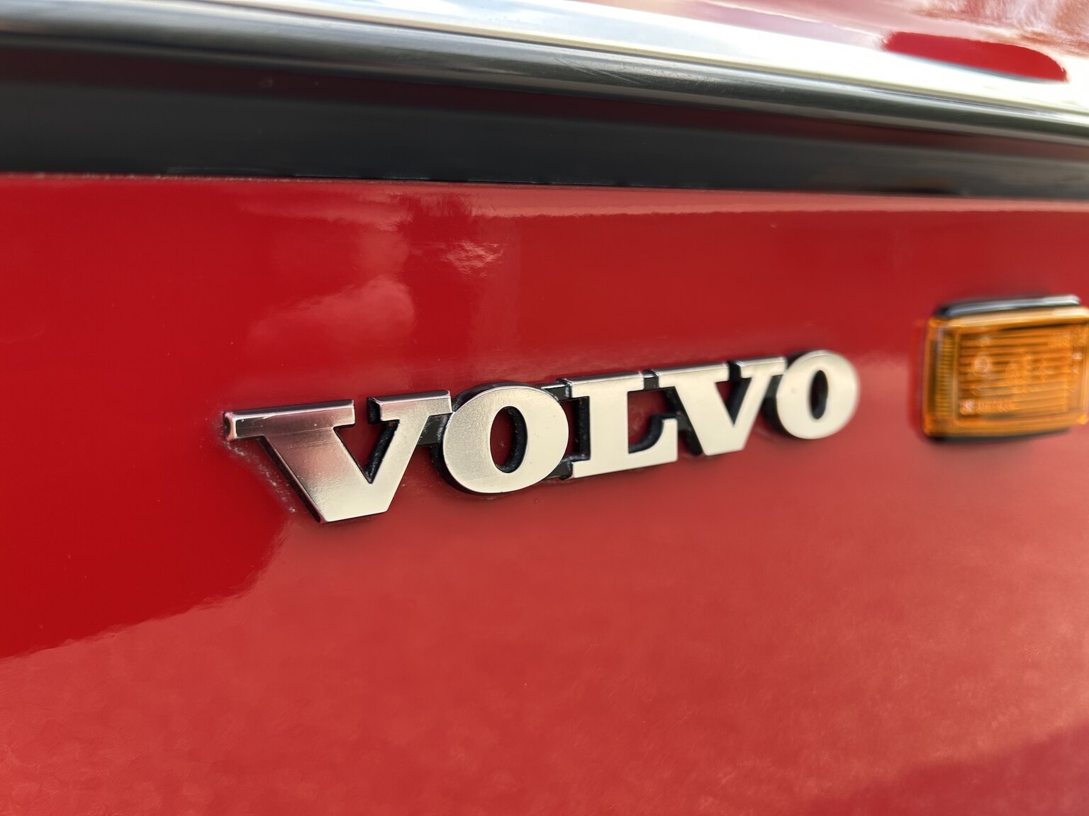 Exterior image of 1990 Volvo 240 GL