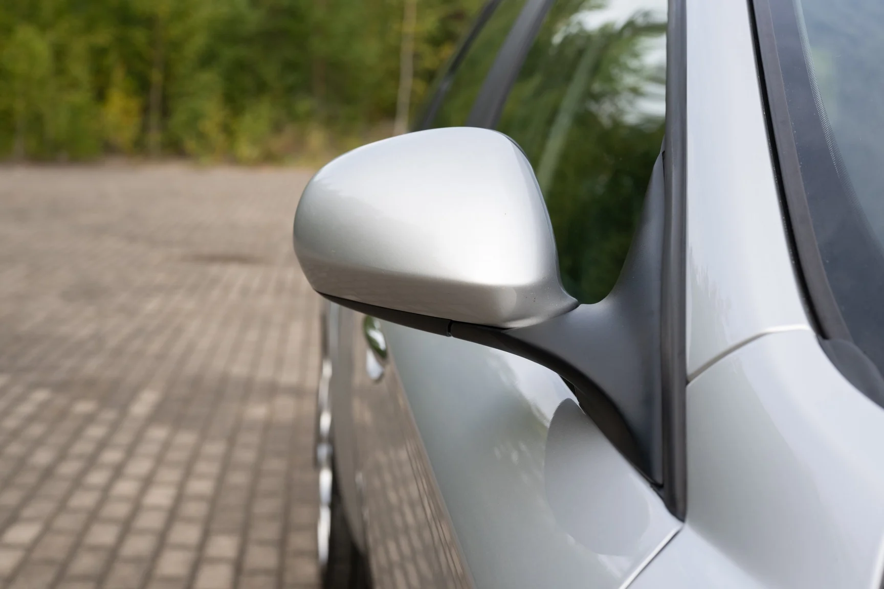 Exterior image of 2008 Alfa Romeo 159 Q4 Sportwagon (38)