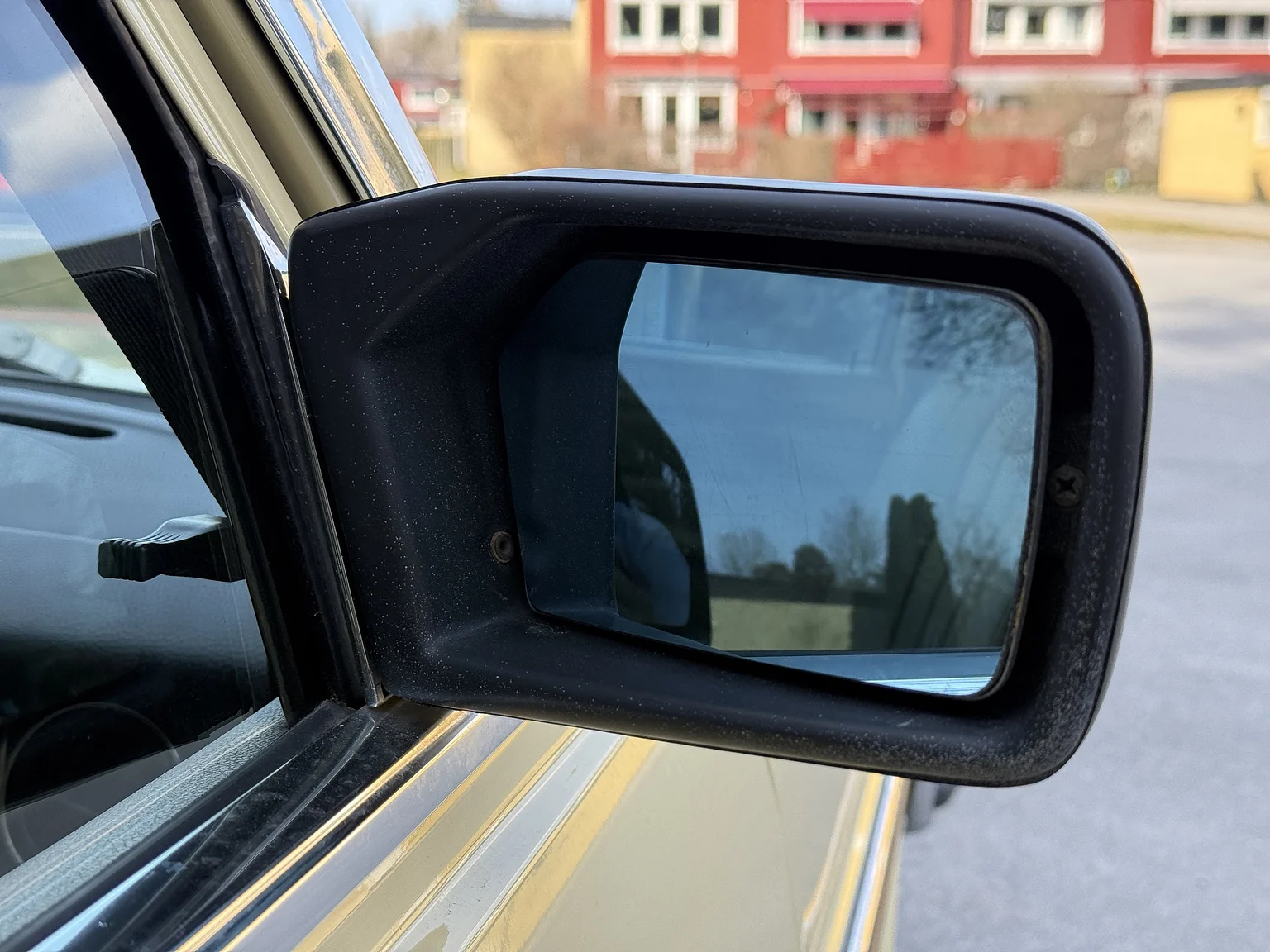 Exteriörbild på 1974 Mercedes-Benz 230 Automatic (37)