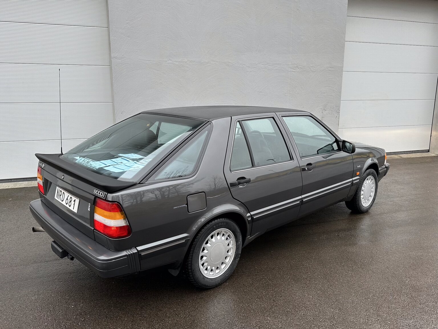 Exteriörbild på 1988 SAAB 9000i