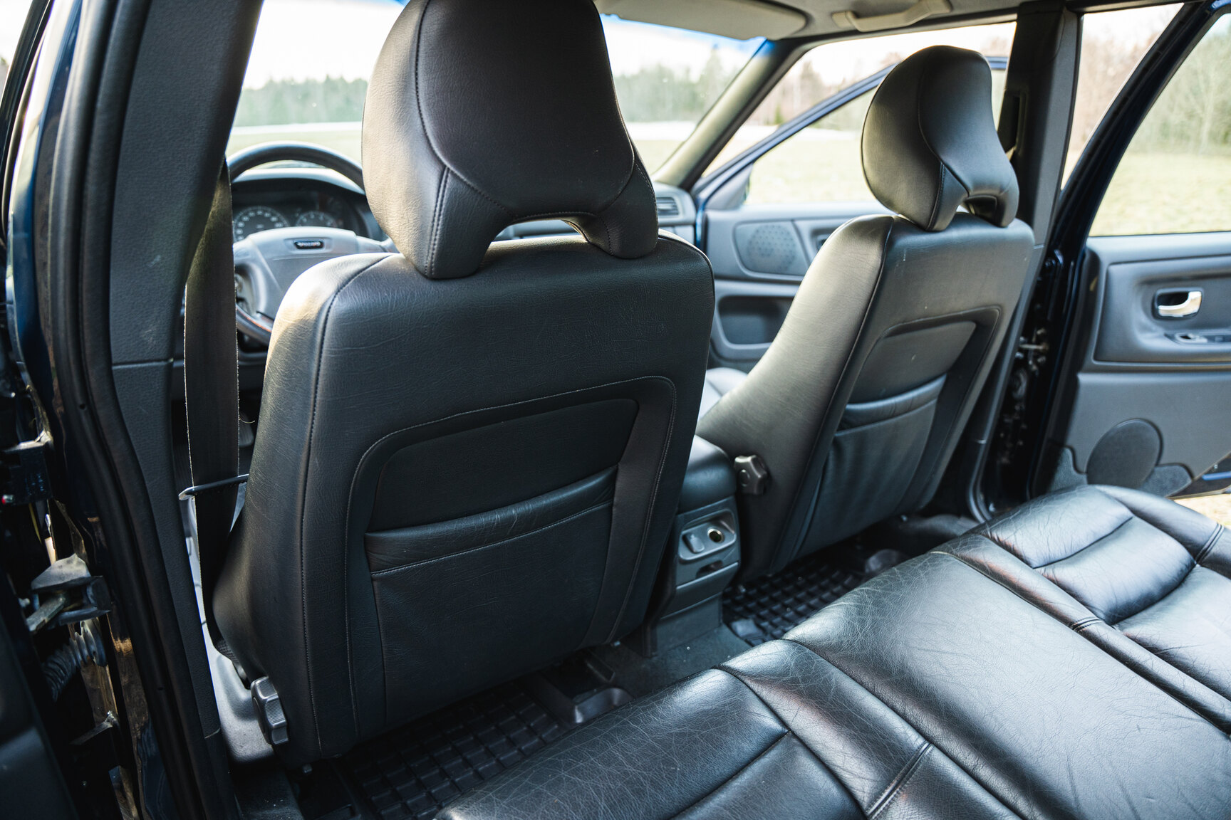 Interior image of 2000 Volvo V70 XC