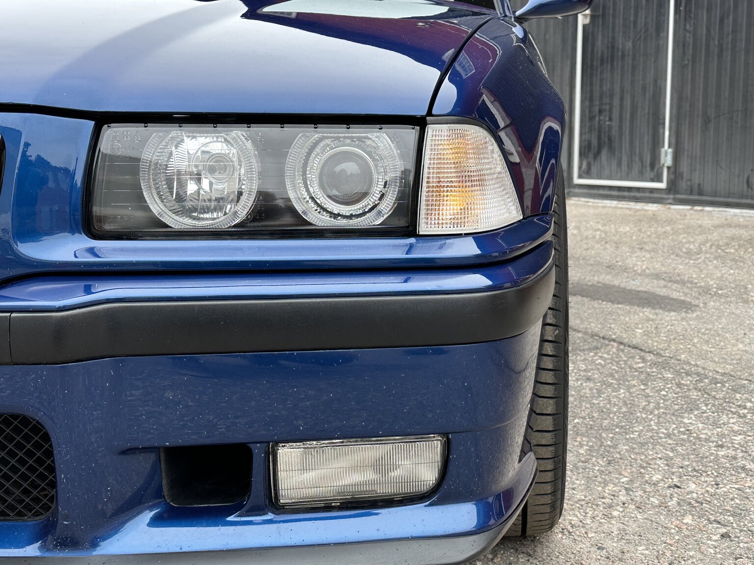 Exteriörbild på 1996 BMW 328i Coupé E36 M-Sport