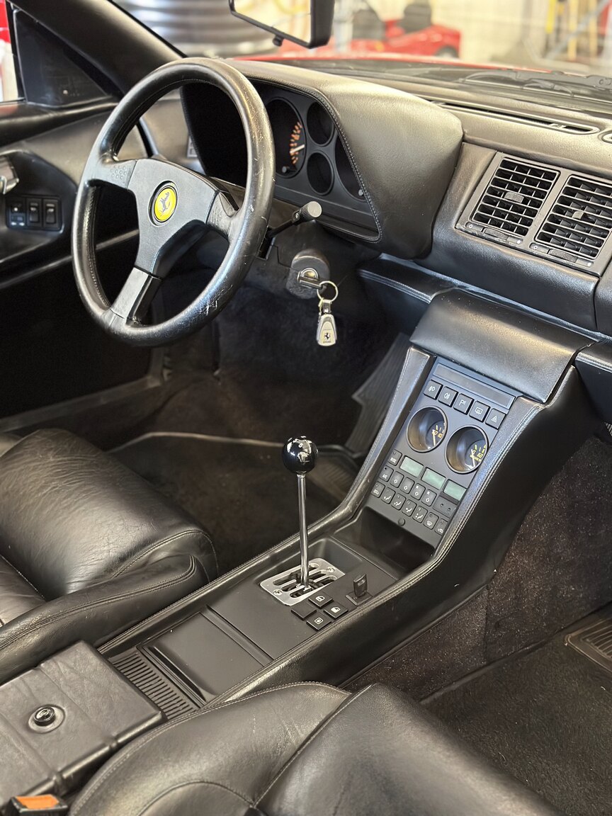 Interiörbild 1990 Ferrari 348 (44)