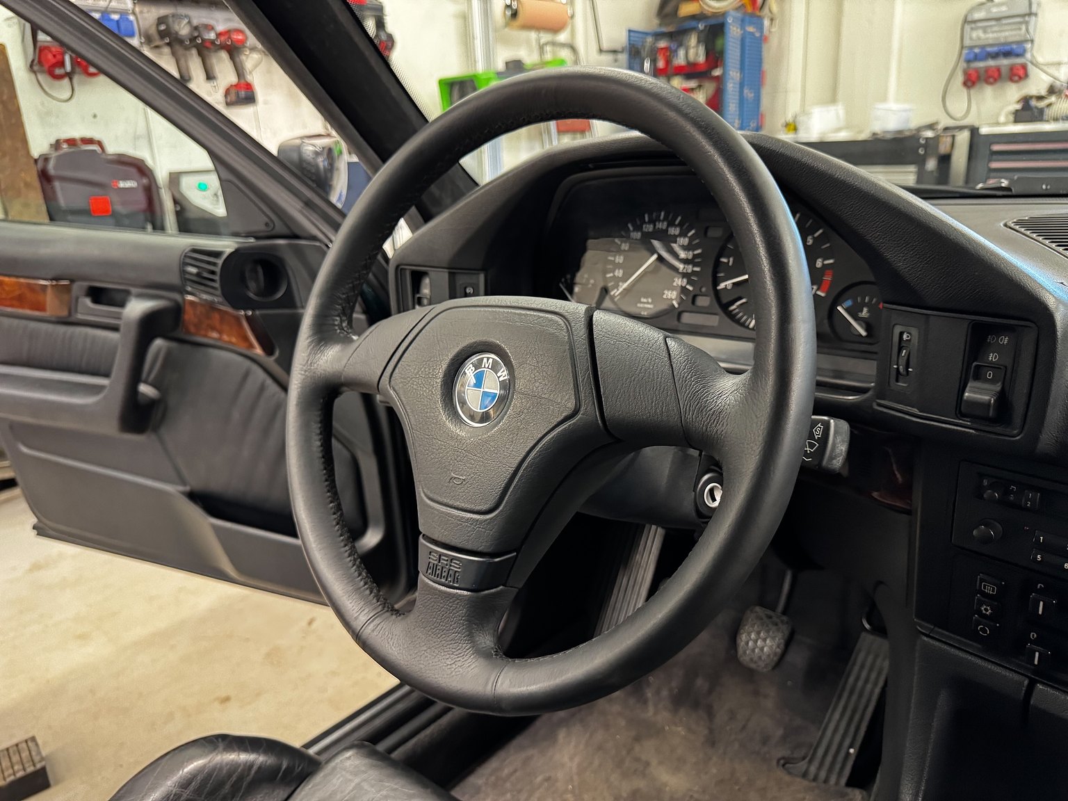 Interior image of 1995 BMW 540i Touring - NO RESERVE (5)