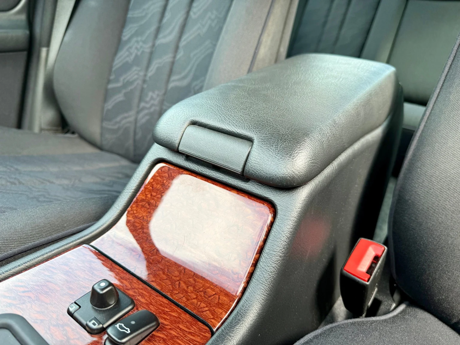 Interiörbild 1997 Mercedes-Benz E 290 TD (23)
