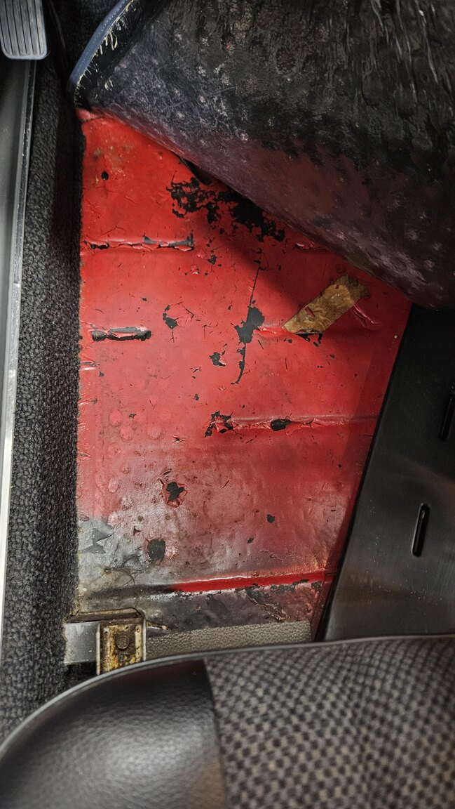 Interior image of 1975 Mercedes-Benz 200