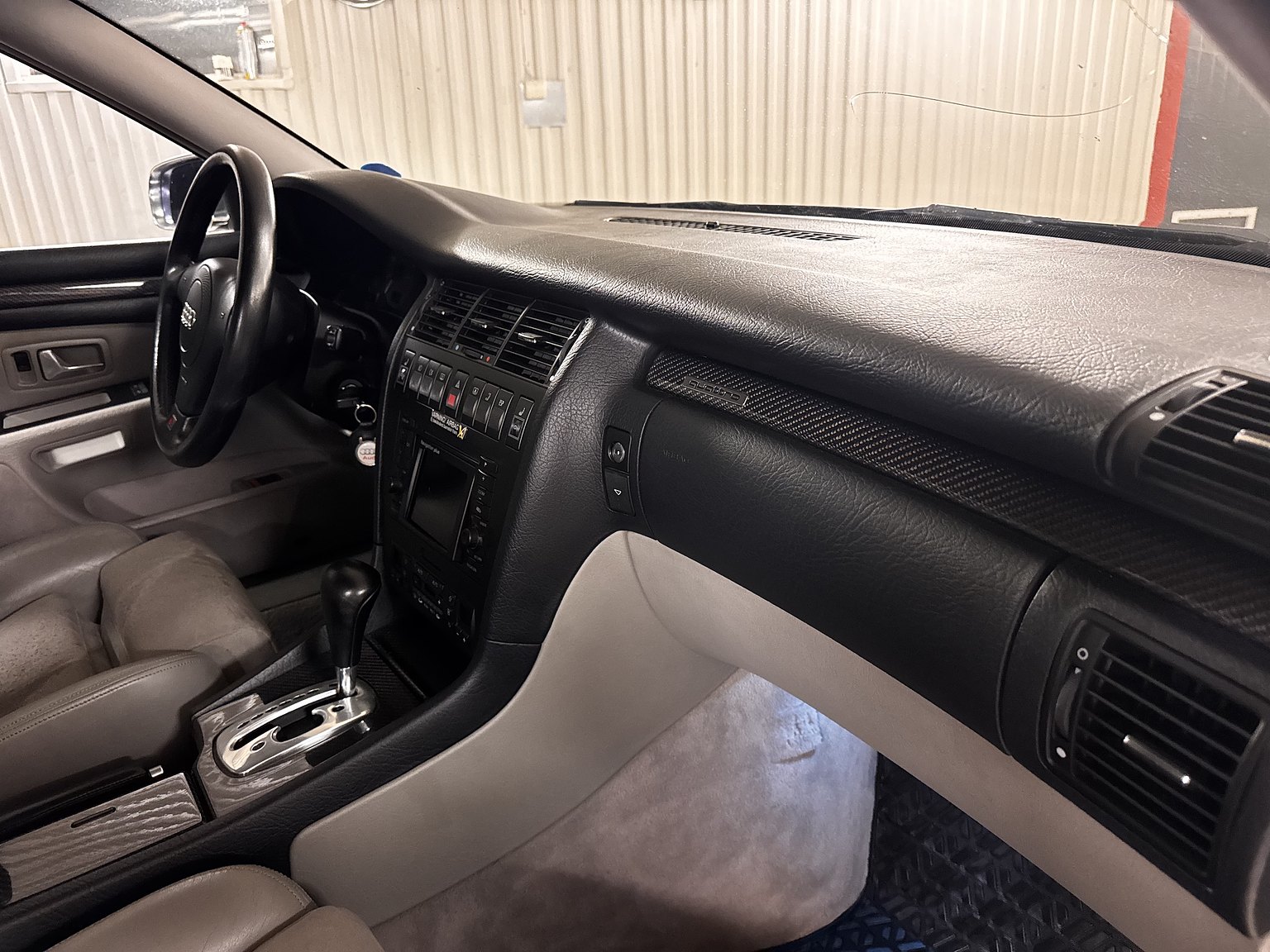 Interior image of 1999 Audi S8 4.2 Quattro