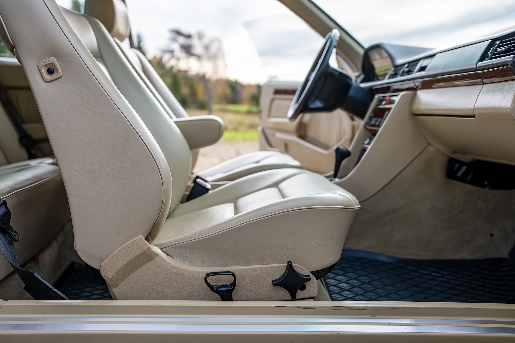 Interiörbild 1992 Mercedes-Benz 300 CE-24