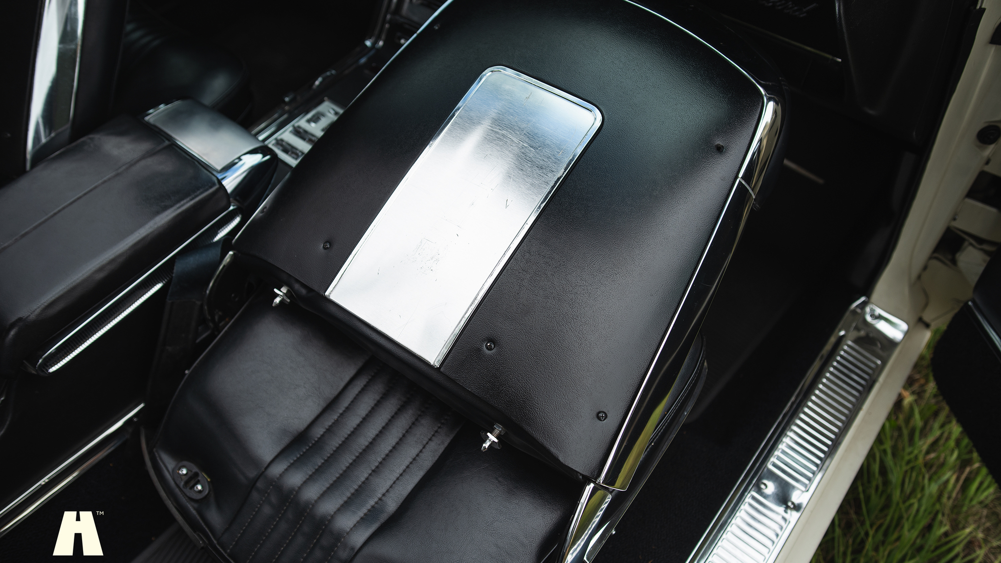 Interior image of 1965 Ford Thunderbird (48)