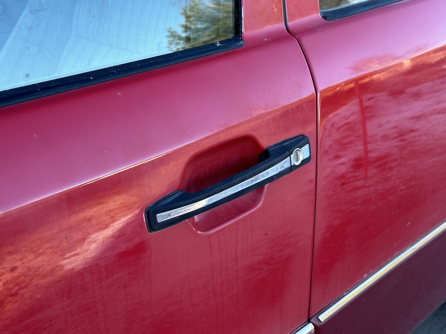 Exteriörbild på 1990 Mercedes-Benz 200 E