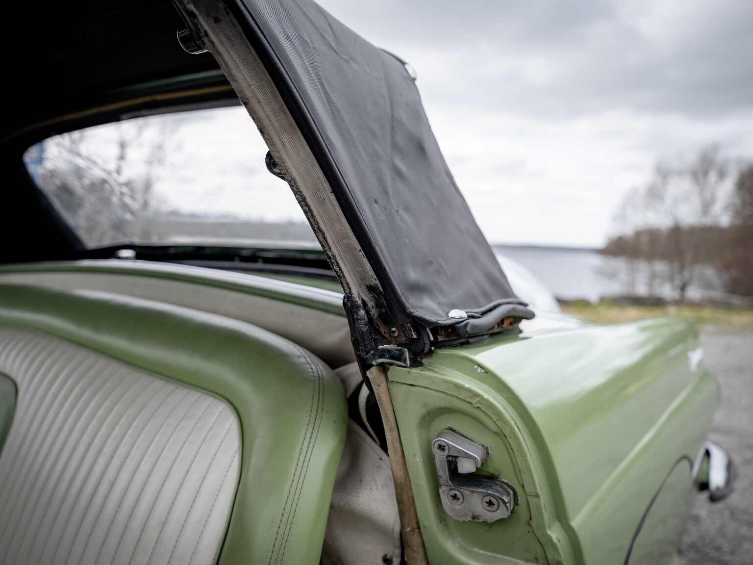 Interior image of 1956 Ford Thunderbird (56)